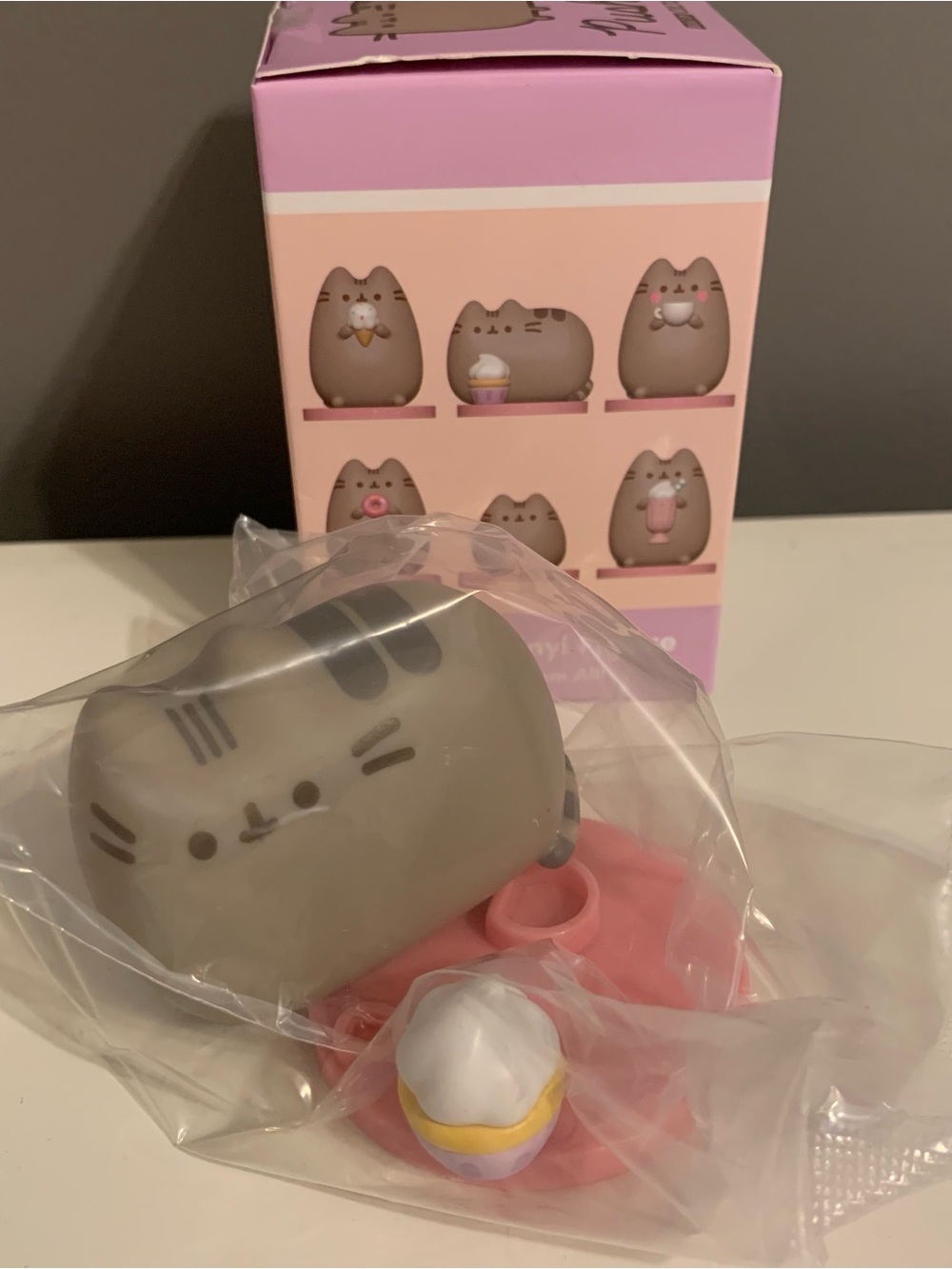 Pusheen Mystery Vinyl Figure Mini Cupcake – Open Box, Figure Sealed